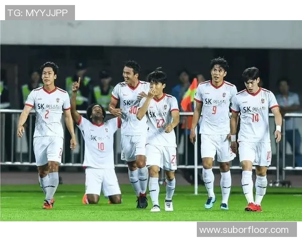 成都足球队近期状态分析与表现评估探讨 成都足球队近期状态分析与表现评估探讨