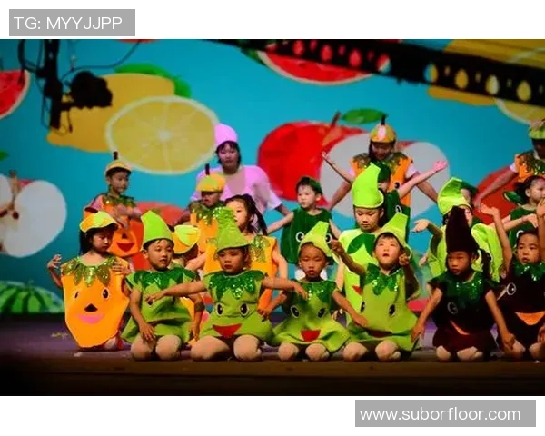 足球明星与萌娃的温馨时刻共同见证梦想与成长的美好瞬间 足球明星与萌娃的温馨时刻共同见证梦想与成长的美好瞬间