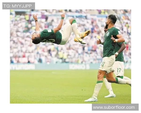 足球明星华丽后空翻进球瞬间引爆全场观众热情与欢呼声 足球明星华丽后空翻进球瞬间引爆全场观众热情与欢呼声