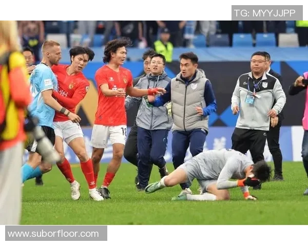 足球明星遭遇意外冲突视频曝光引发热议和讨论 足球明星遭遇意外冲突视频曝光引发热议和讨论